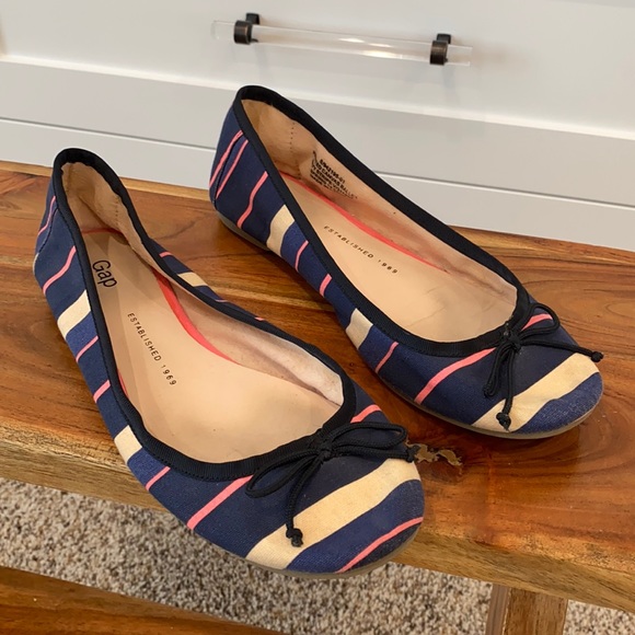 ***SOLD*** Gap ballet flats - Picture 3 of 14